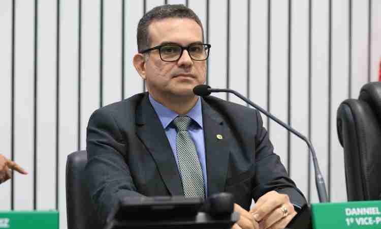 Deputado Simão Pedro assume liderança do PSD na Alece